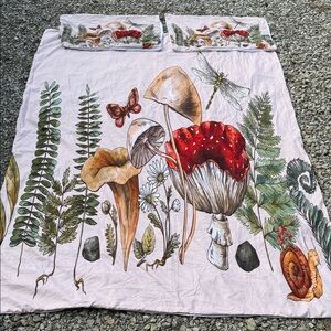 Nature-Inspired Bedding Set with Mushroom and Fern Design